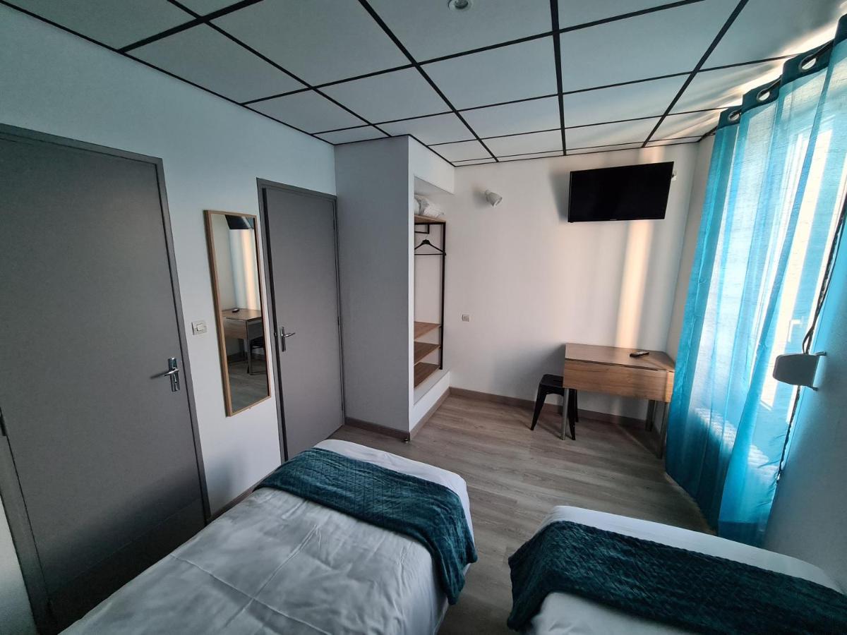Berry Hotel La Chatre Bagian luar foto