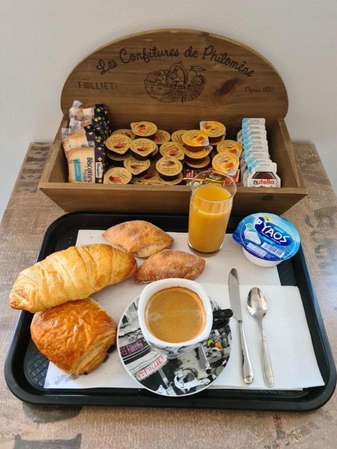 Berry Hotel La Chatre Bagian luar foto