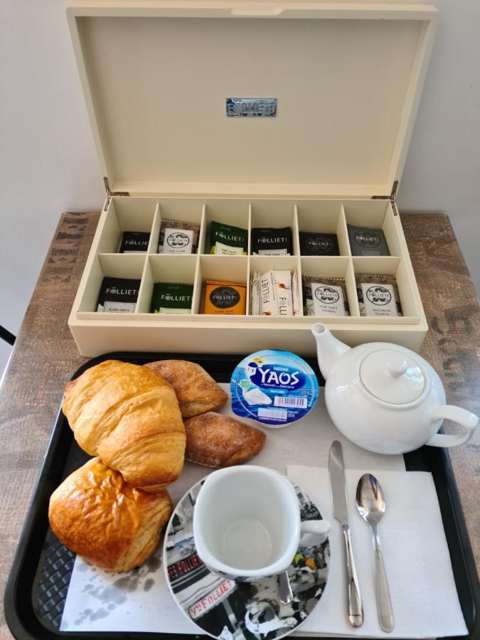 Berry Hotel La Chatre Bagian luar foto