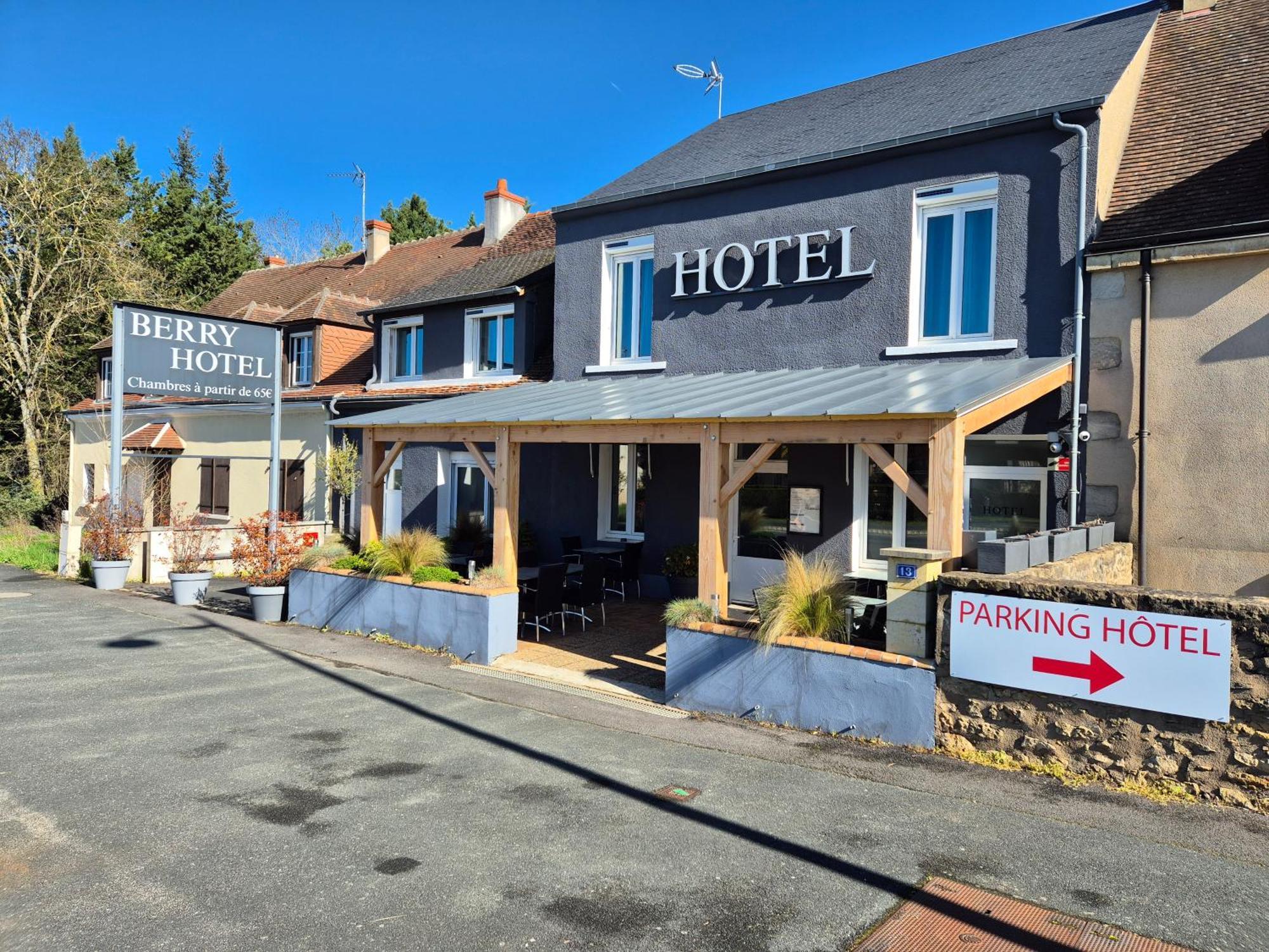 Berry Hotel La Chatre Bagian luar foto